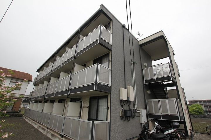 レオパレストーテム 3階建