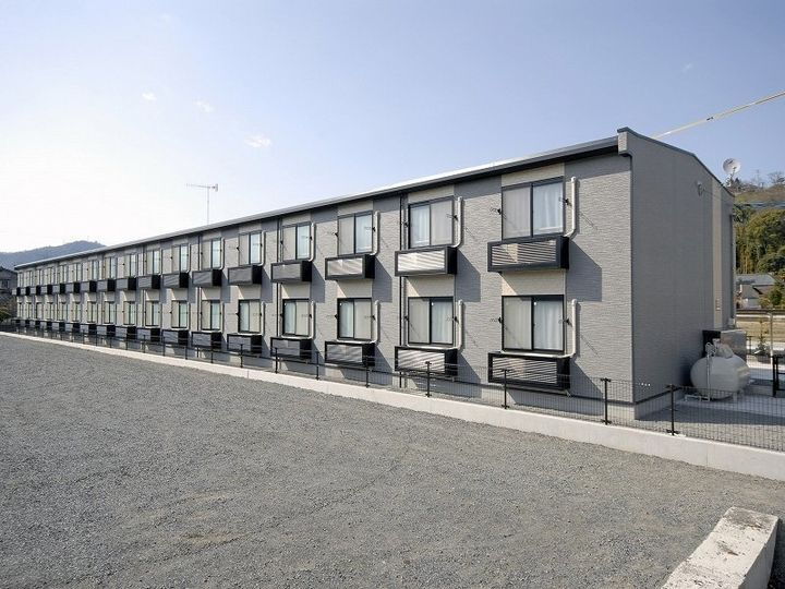 レオパレスメゾン　ジュ　クール 2階建