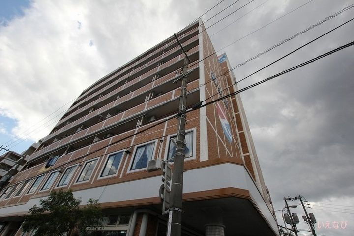 健生館 8階建