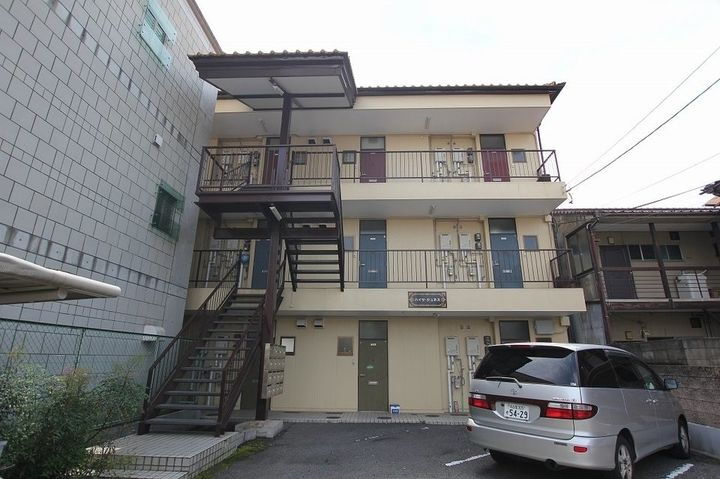 ハイツジュネス 3階建