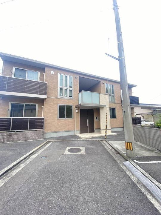 シャーメゾン善通寺町　Ｂ棟 2階建