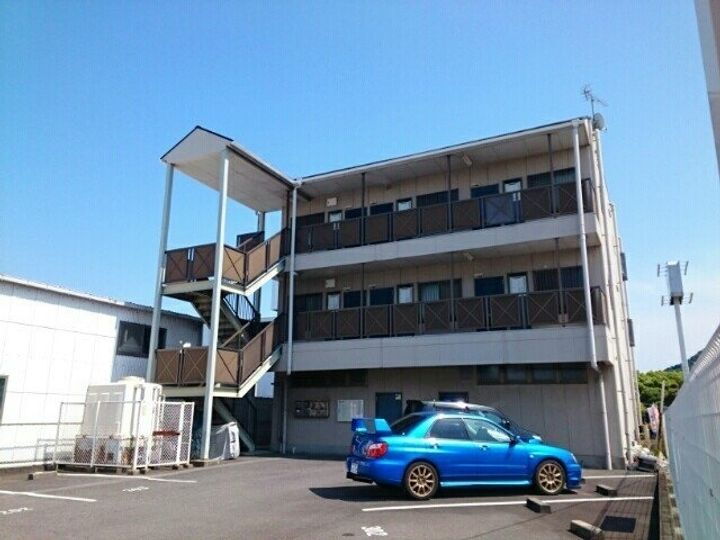 瀬戸館 3階建