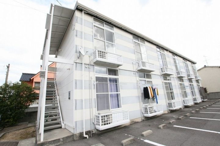 レオパレスブルーマリンⅡ 2階建