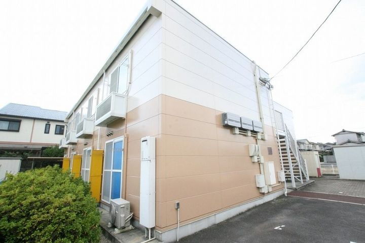 レオパレスｐｉｎｅ　ｃｒｅｓｔ 2階建