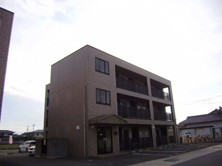 フィネス幸田Ｂ 3階建