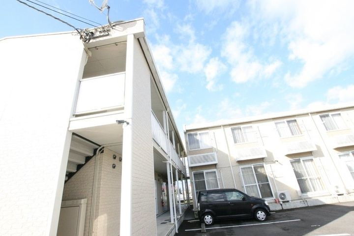 レオパレスアーク 2階建