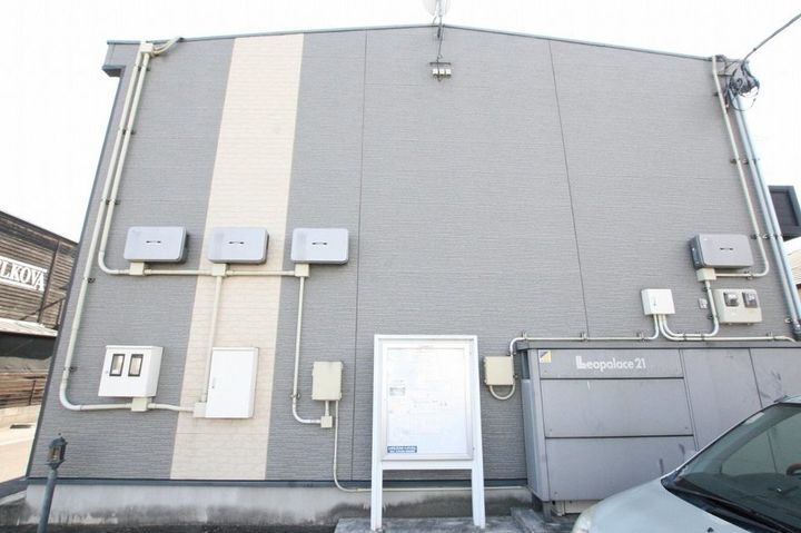 レオパレストランタン 2階建