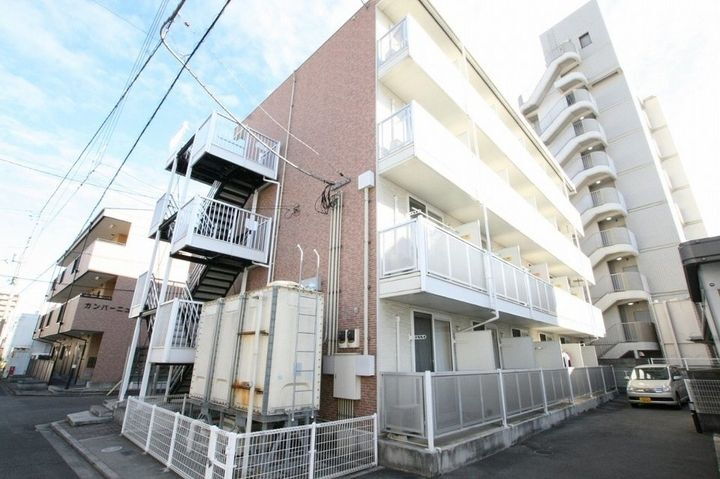 レオパレス瓦町 4階建