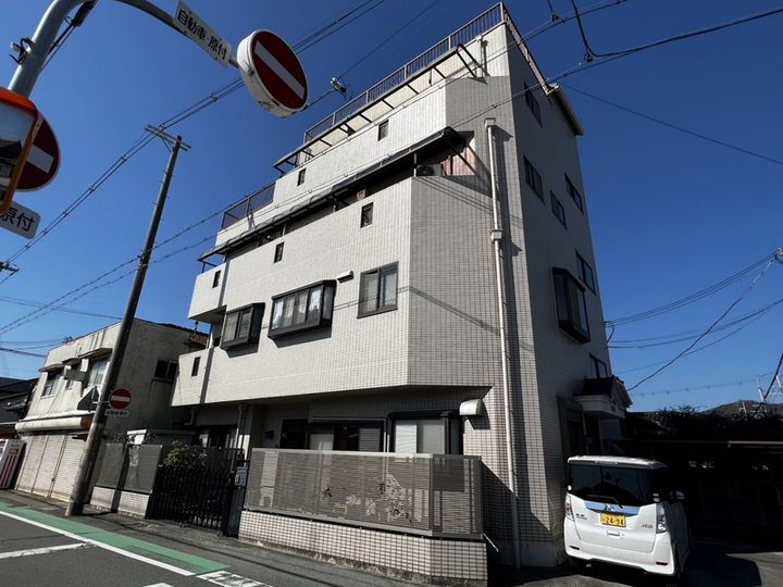 ラフィーネ北八代 4階建