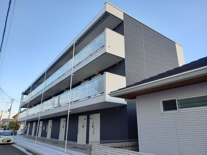 リープラス網干 3階建