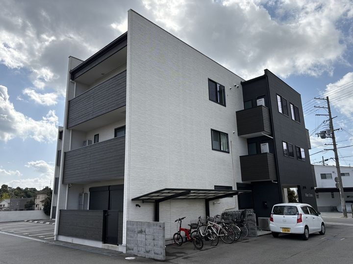 兵庫県三木市志染町東自由が丘１丁目 賃貸アパート