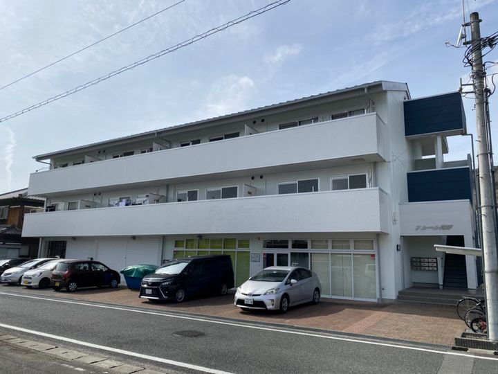 フルール滝野 3階建