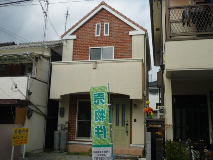 ブリック・ウォール 2階建