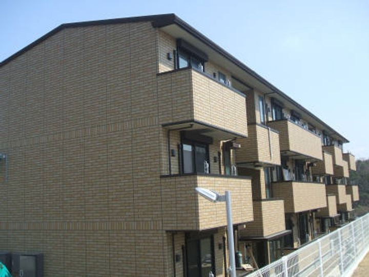 サニーハイツ青山Ａ棟 3階建