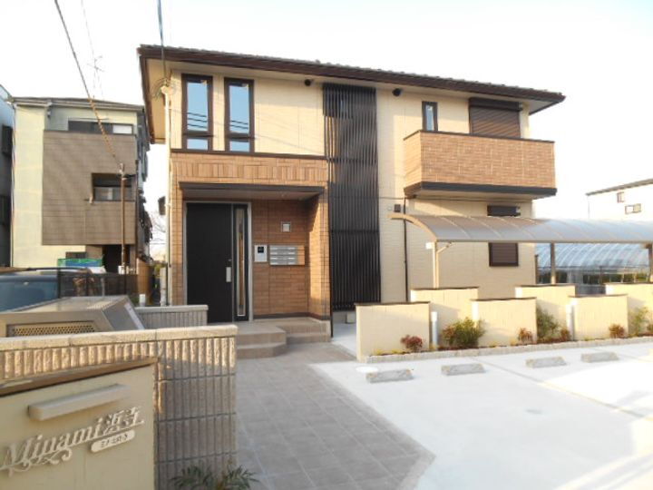 大阪府堺市西区浜寺南町３丁 2階建 築10年9ヶ月