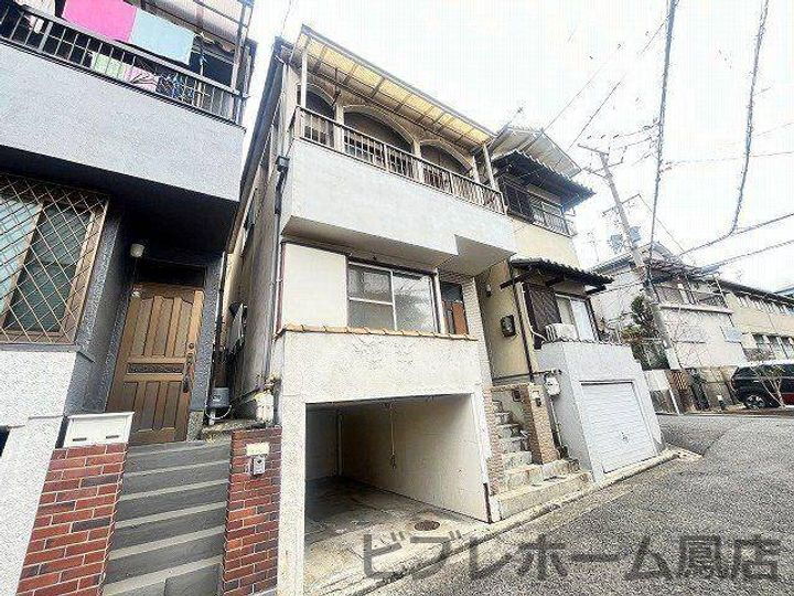 大阪府堺市西区上野芝町８丁 2階建