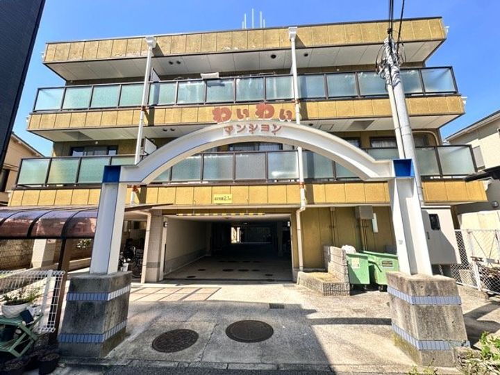 大阪府堺市西区浜寺南町２丁 3階建