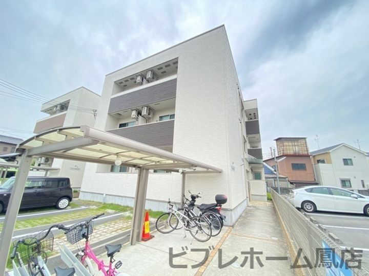 大阪府堺市西区鳳中町９丁 築8年3ヶ月 3階建
