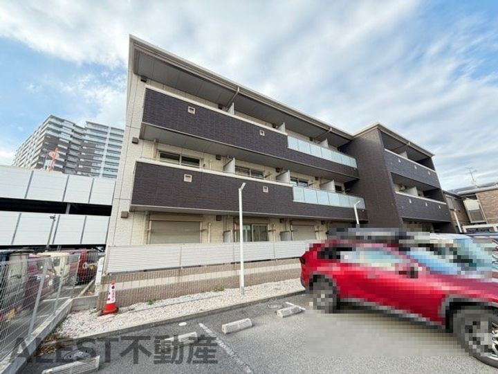 大阪府堺市西区鳳南町３丁 築16年8ヶ月 3階建