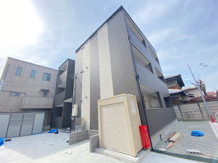 大阪府高石市羽衣１丁目 3階建 築4年10ヶ月