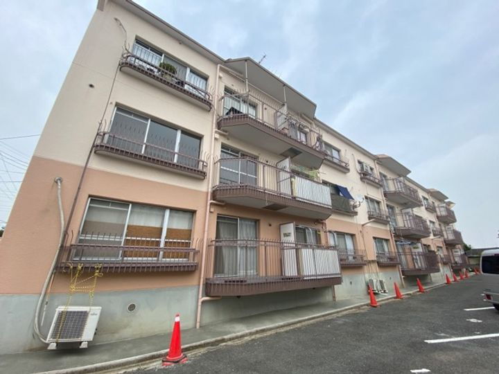 大阪府泉大津市曽根町２丁目 4階建 築46年5ヶ月