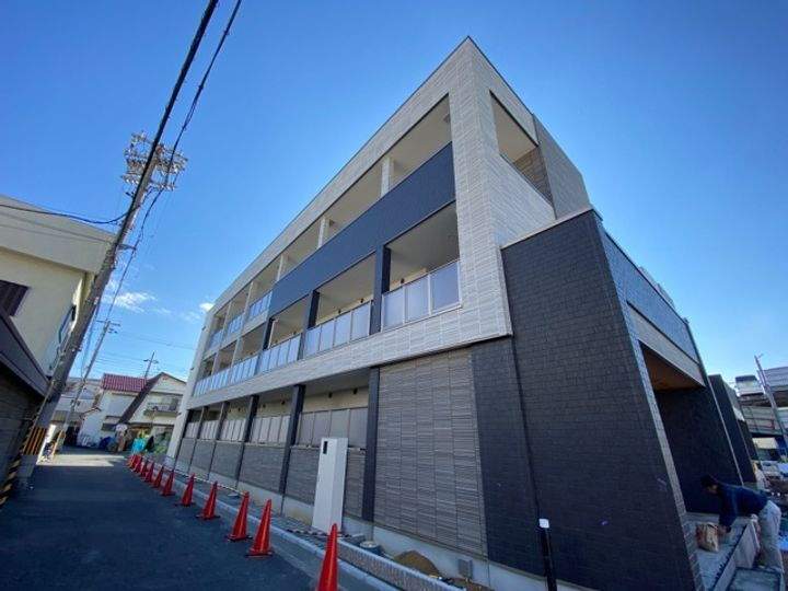 大阪府泉大津市東助松町１丁目 3階建 築3年8ヶ月