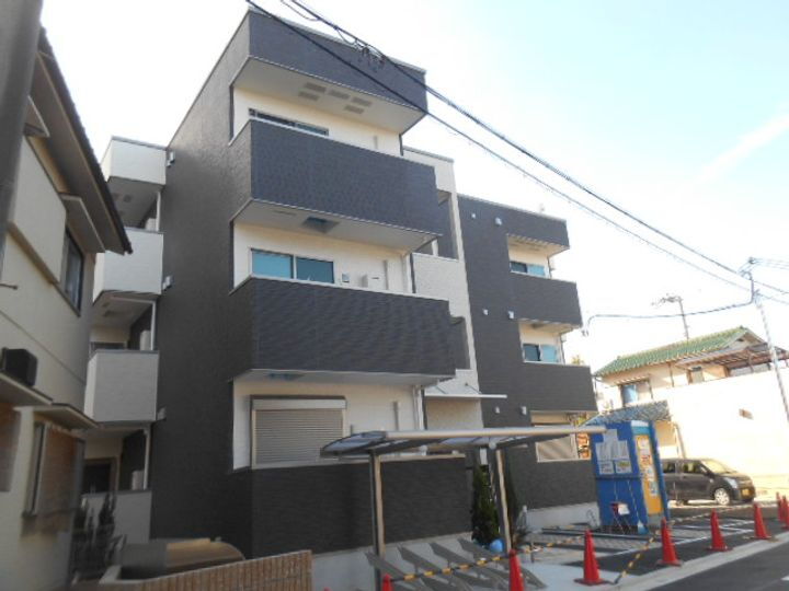 大阪府堺市西区鳳南町５丁 築9年 3階建