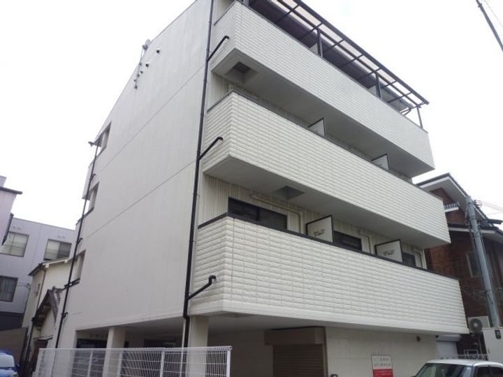 大阪府和泉市府中町１丁目 築24年9ヶ月 4階建