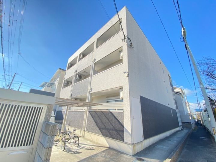 大阪府高石市千代田４丁目 築12年3ヶ月 3階建