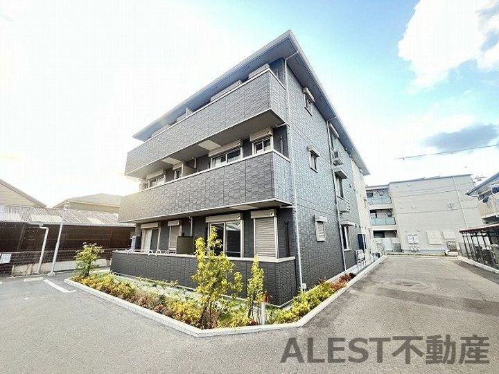 大阪府泉大津市式内町 築2年8ヶ月 3階建