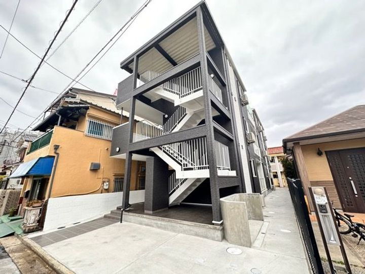 大阪府堺市西区浜寺石津町中２丁 3階建 築1年6ヶ月