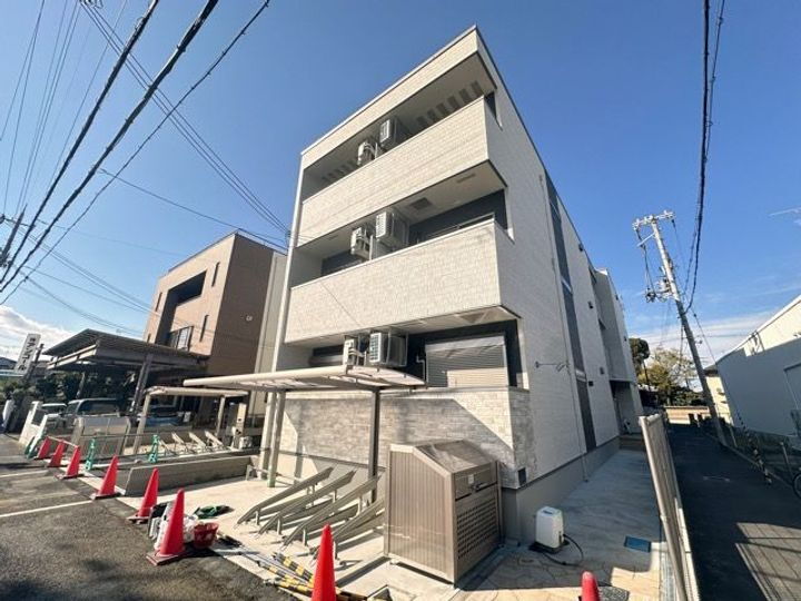 大阪府泉大津市助松町２丁目 築1年未満 3階建