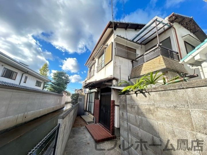 大阪府高石市羽衣３丁目 2階建