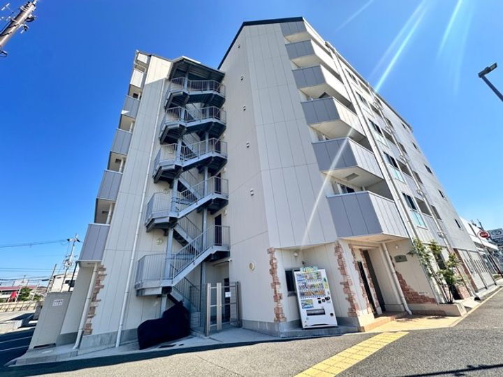 大阪府堺市西区浜寺諏訪森町西１丁 6階建 築6年6ヶ月