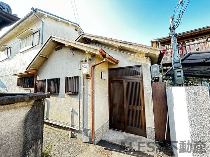 大阪府高石市高師浜１丁目 2階建 築73年8ヶ月