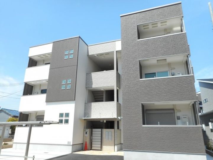 大阪府堺市西区鳳南町４丁 築6年8ヶ月 3階建