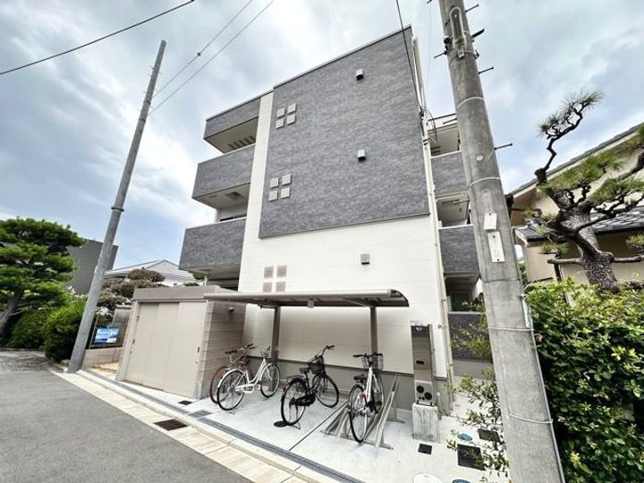 大阪府高石市高師浜３丁目 築1年9ヶ月 3階建