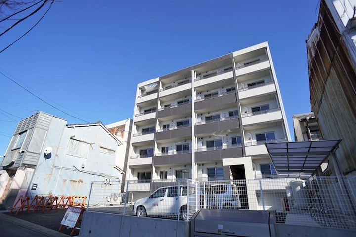 レストリーシェディジョーヴェ 5階建