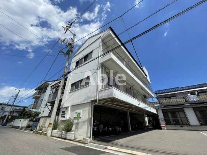 栄太郎マンション 3階建