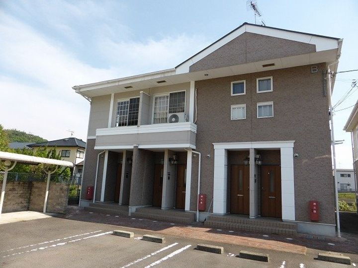 香川県高松市国分寺町新居 賃貸アパート
