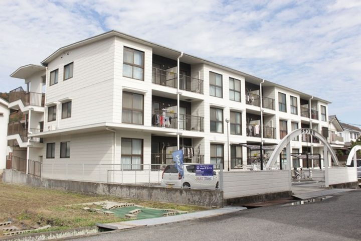 メゾン山本 3階建
