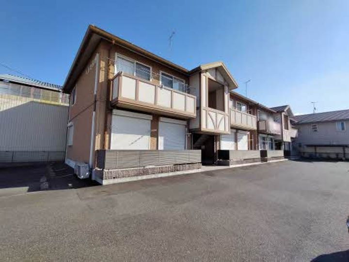 ベルセ引野Ａ棟 2階建