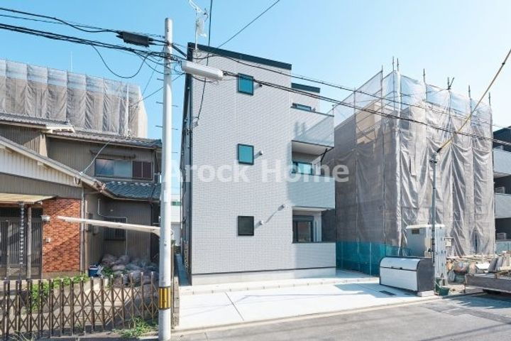 ＣＲＡＳＴＩＮＥ弥次ヱ町４丁目Ａ棟 3階建