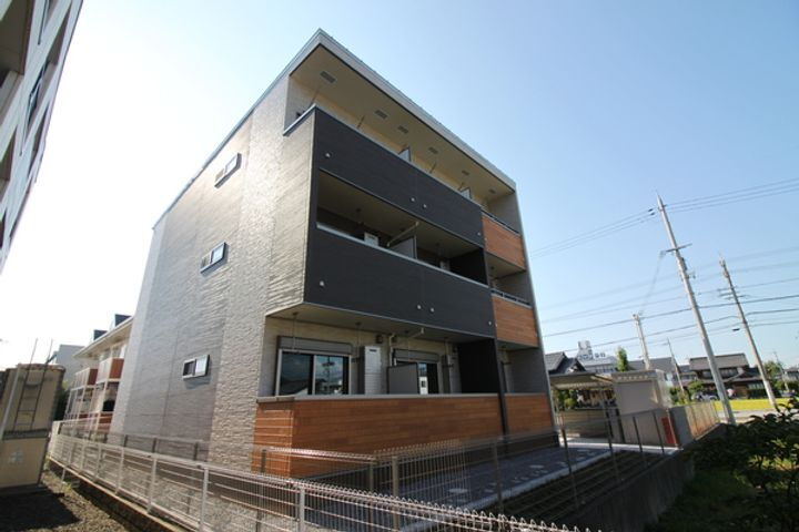 シュエット 3階建