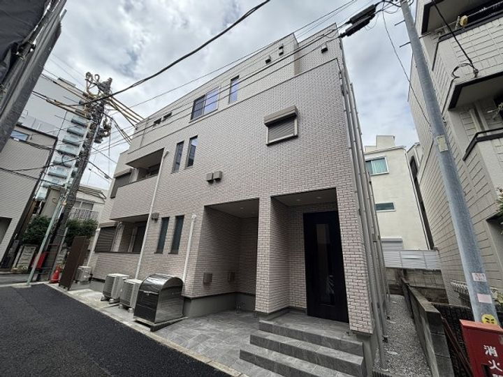 東京都品川区西品川２丁目 3階建
