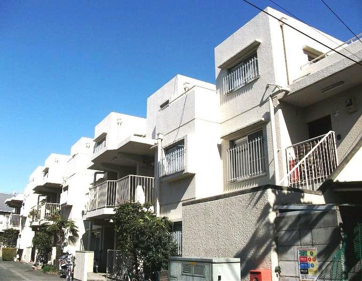 東京都大田区雪谷大塚町 3階建