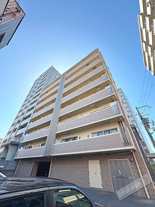 アムール・Ｍ 8階建