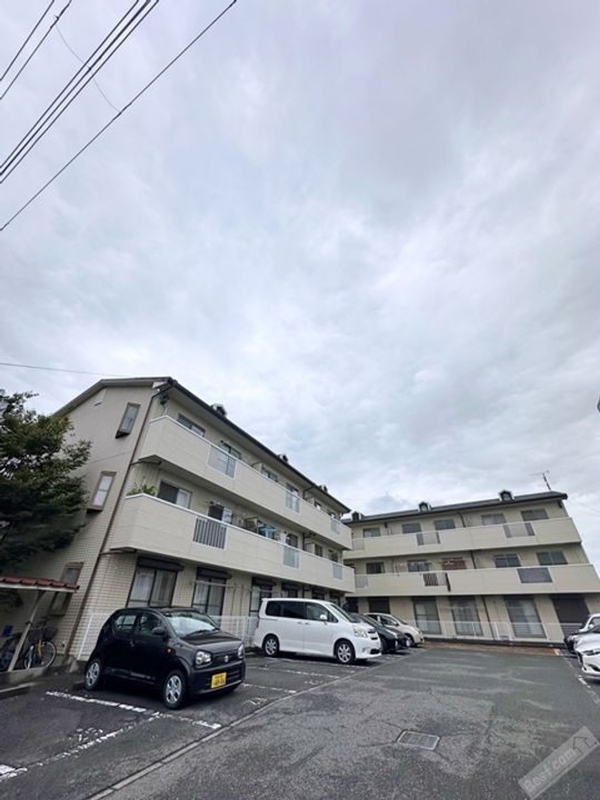 ヴィラアイリス 3階建