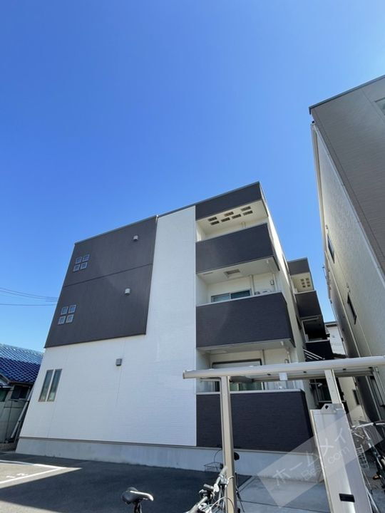 ソプラリアⅡ番館 3階建
