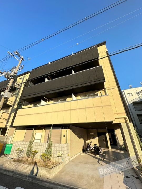エヌエムスワサントオンズサウス 4階建